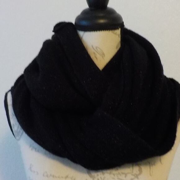 VTG Dilladrs Infinity Scarf Knit Black Metallic 21x32 Classic Minimalist Comfort - Picture 3 of 4